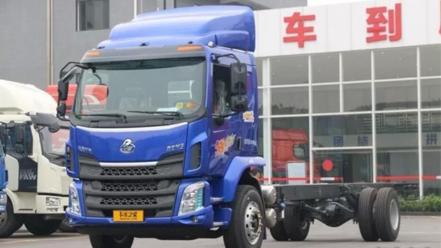 大单桥9米8货箱 柳汽新(xīn)乘龙M3实拍